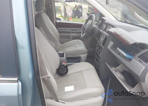 2009 Chrysler Town & Country Touring из США, поврежденный, VIN 2A8HR54139R634990